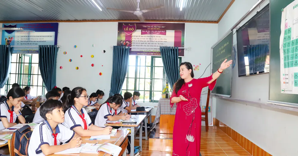 Làm giáo viên dạy hóa THCS, THPT cần chứng chỉ nghiệp vụ sư phạm gì?