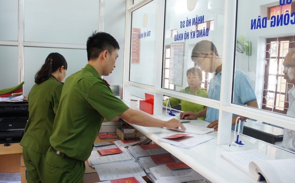Nộp hồ sơ đăng ký cho cơ quan có thẩm quyền