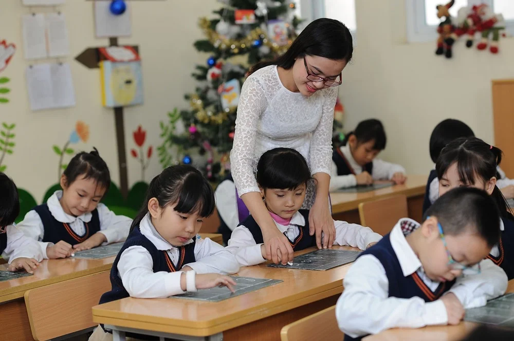 Mức lương giáo viên Tiểu học tăng đáng kể so với trước đây