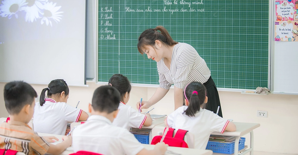 Tiêu chuẩn giáo viên chính: Điều kiện và yêu cầu thăng hạng từ 2026