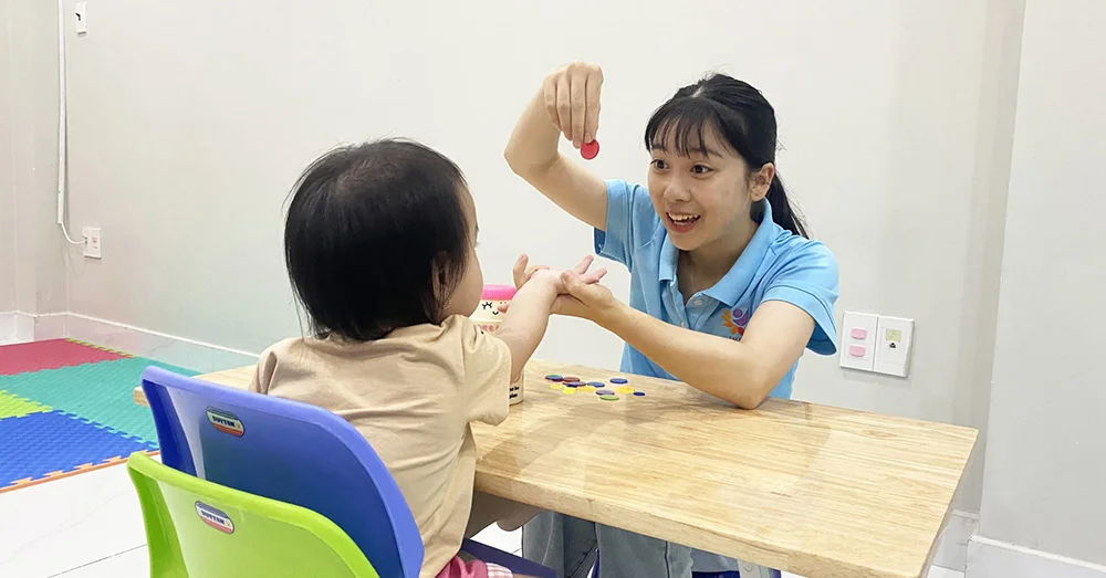 Dạy trẻ tự kỷ cần chứng chỉ gì? Điều kiện học